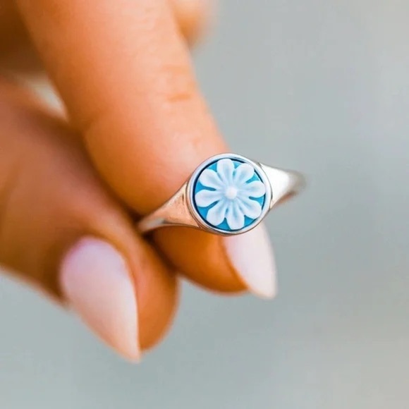 Pura Vida Jewelry - ❄️ Pura Vida | CAMEO RING FLORAL VARIOUS SIZES AVAILABLE